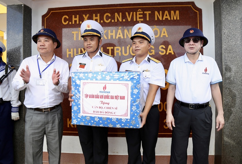 Tập đoàn Dầu khí Việt Nam thăm, động viên cán bộ chiến sĩ, người dân tại huyện đảo Trường Sa và Nhà giàn DK1/9 – Ba Kè